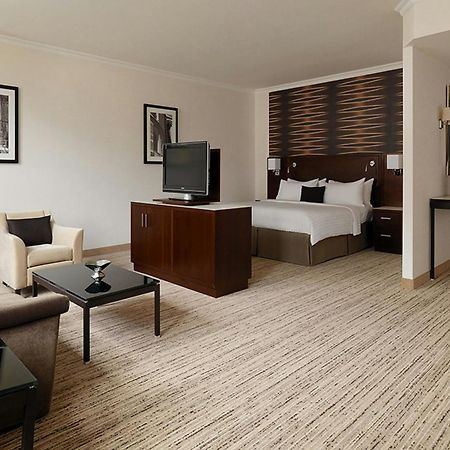Cologne Marriott Hotel Екстериор снимка A suite at the InterContinental London Park Lane
