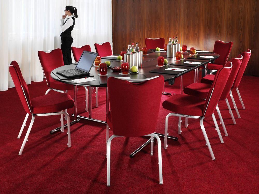 Cologne Marriott Hotel Екстериор снимка Banquet chairs