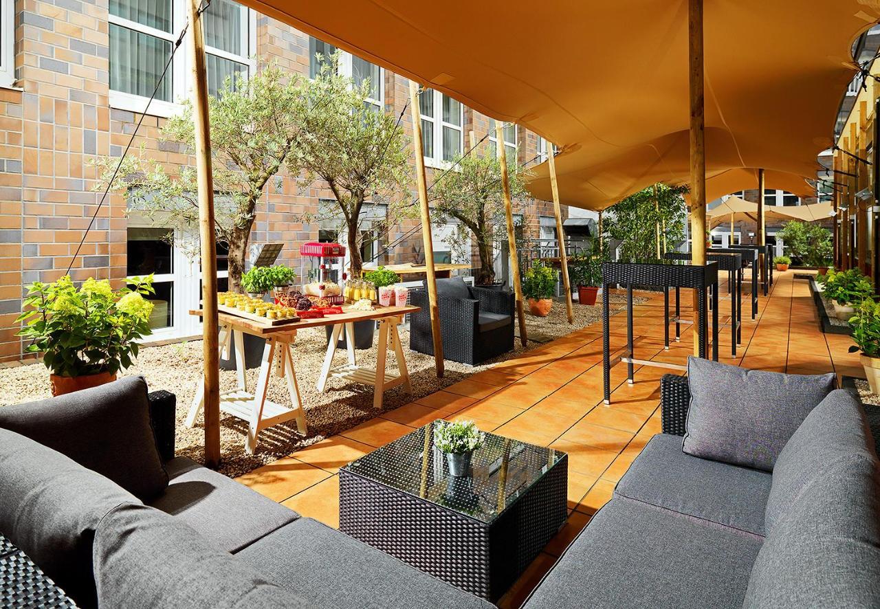 Cologne Marriott Hotel Екстериор снимка The hotel's terrace