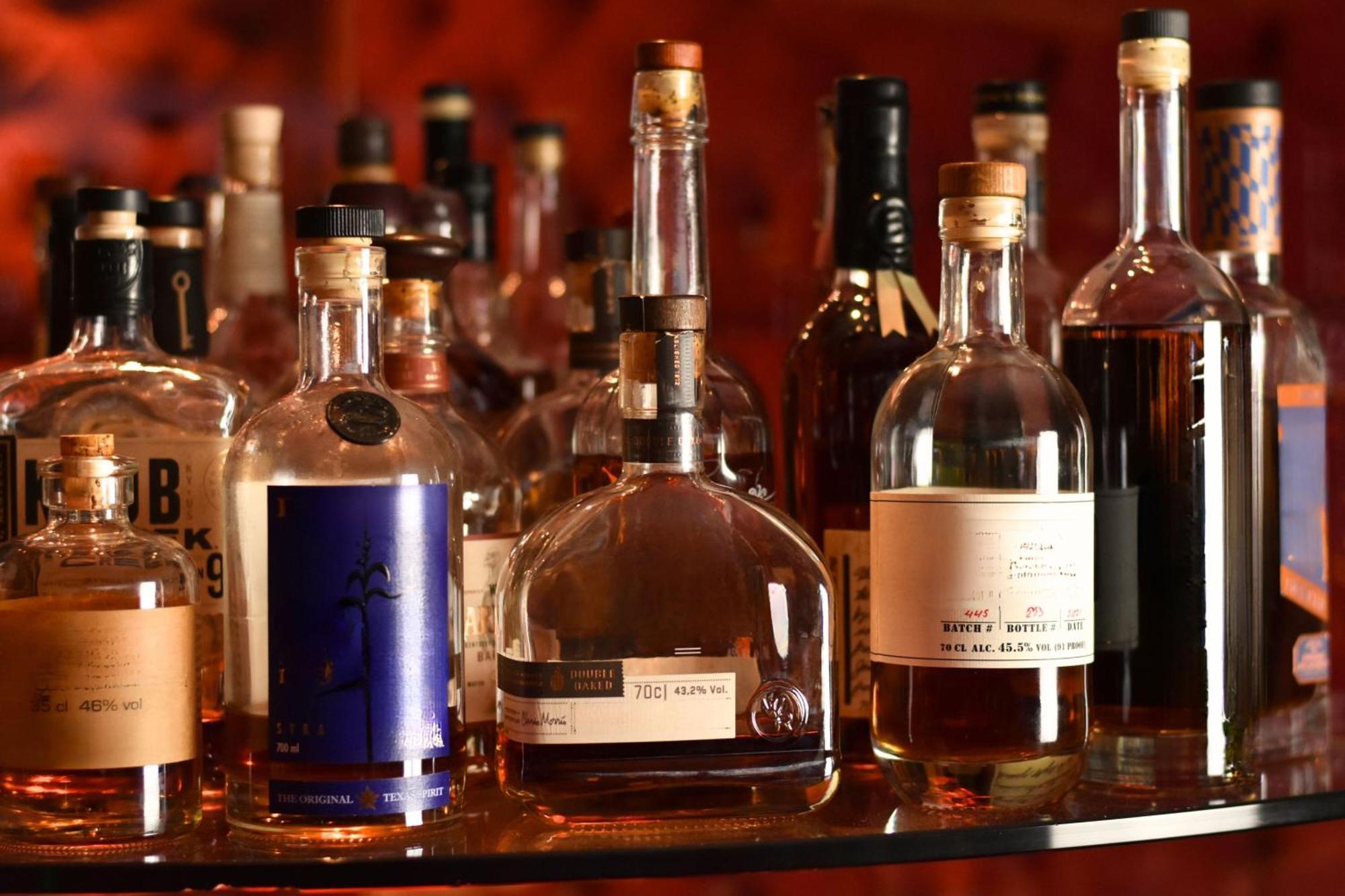 Cologne Marriott Hotel Екстериор снимка A selection of Scotch whisky