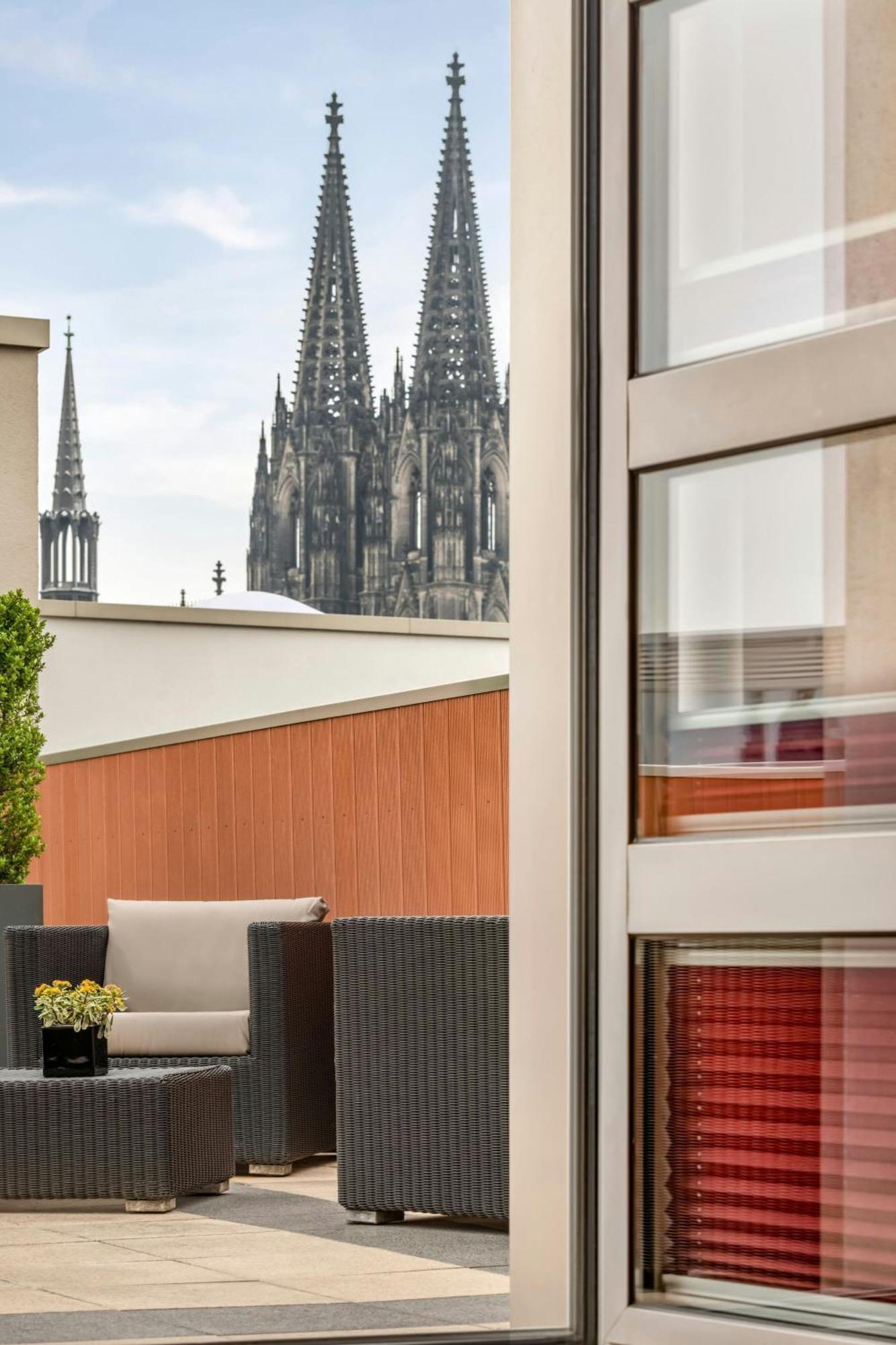 Cologne Marriott Hotel Екстериор снимка View of the Cologne Cathedral from the hotel