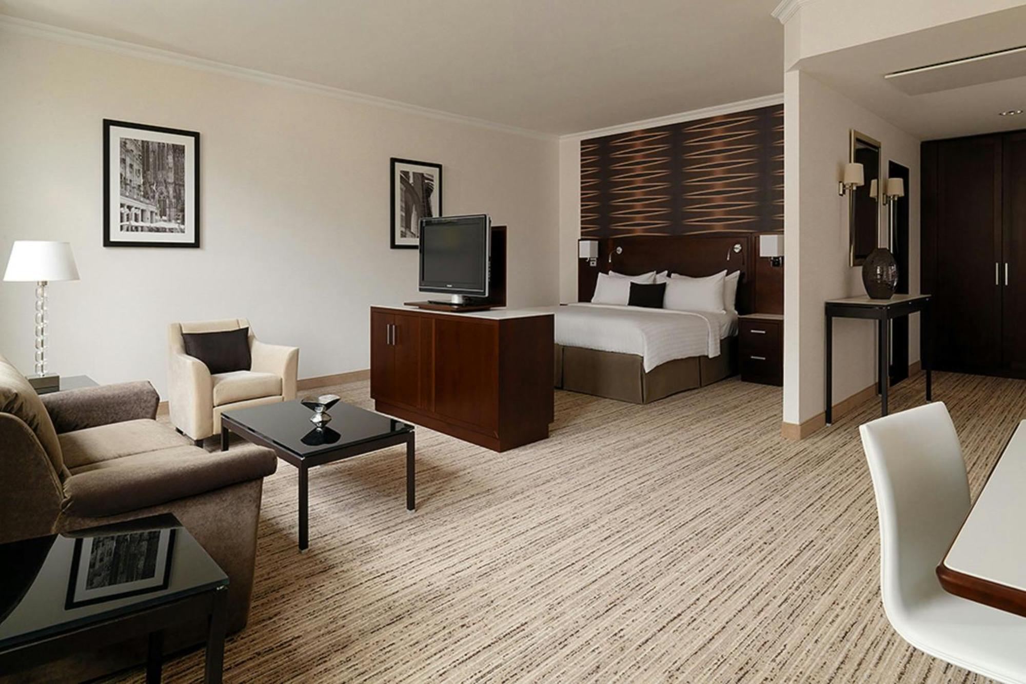 Cologne Marriott Hotel Екстериор снимка A suite at the InterContinental London Park Lane